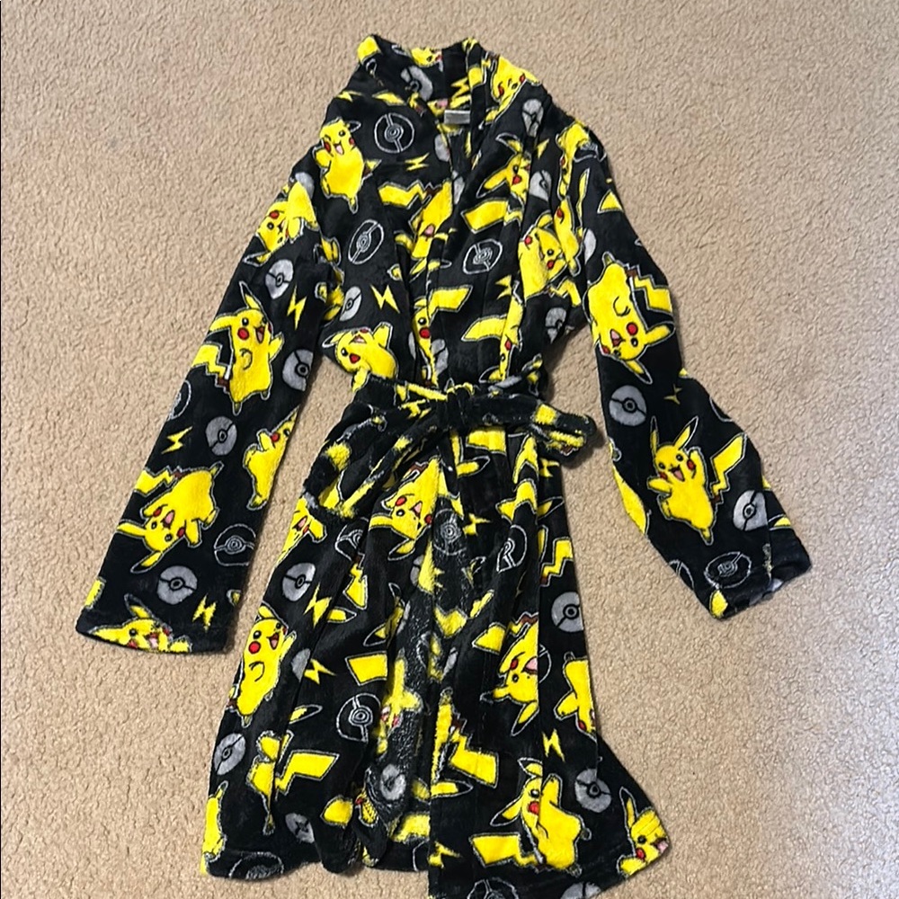 POKÉMON boys Black and Yellow Pikachu Robe